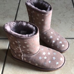 FOR SALE! New UGG boots never worn, comfy, warms & cute.
